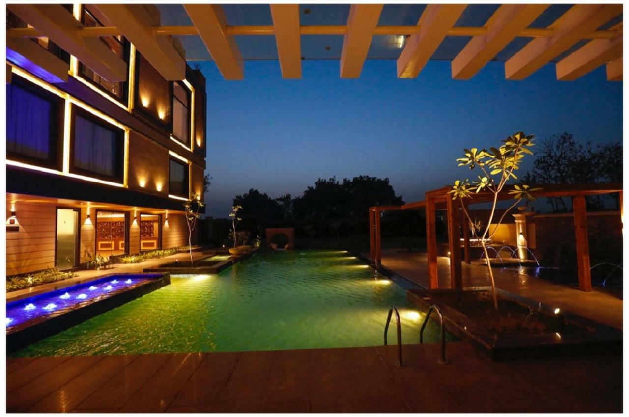 Ramada By Wyndham Varanasi Katesar Chandauli Exterior photo